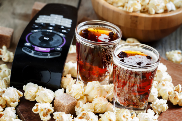 Popcorn, cola, tv remote - Фото, изображение
