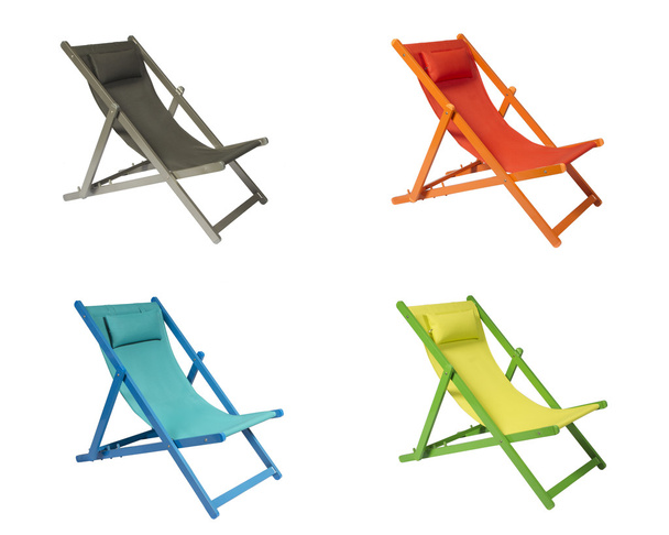 Harmaa, oranssi, sininen ja kalkki vihreä puinen ranta tuolit eristetty valkoisella taustalla
 - Valokuva, kuva