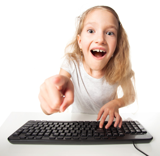 Child looking at a computer - Foto, Bild