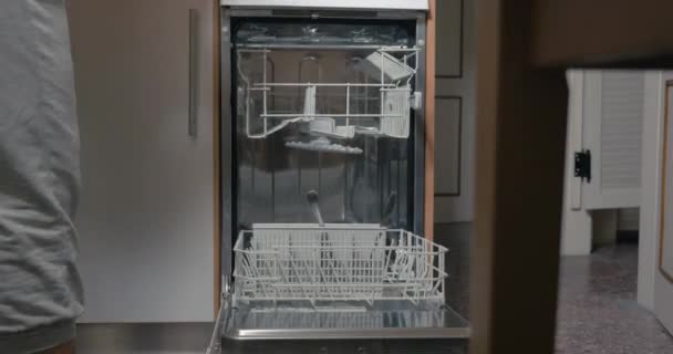 Putting Dirty Dishes into Dishwasher - Materiaali, video