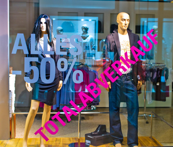Total de vendas na loja de roupas
 - Foto, Imagem