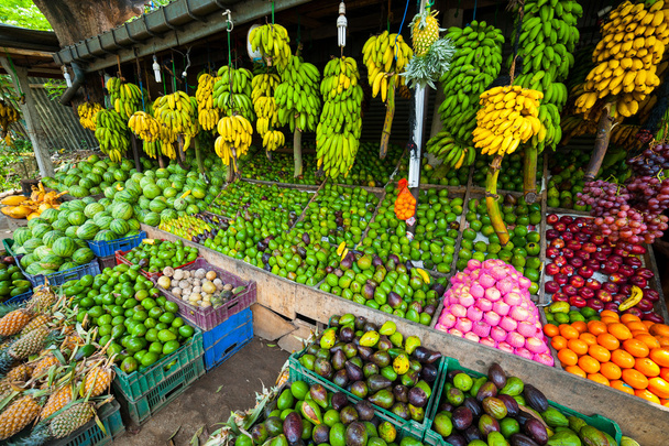 Kültéri piaci számos trópusi gyümölcsök - Fotó, kép