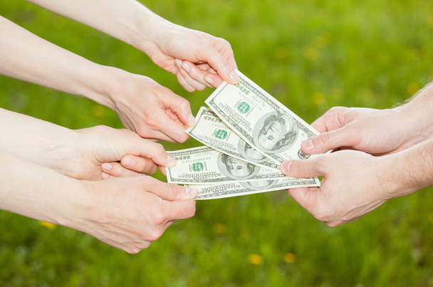 Business people hands exchanging money - Foto, afbeelding