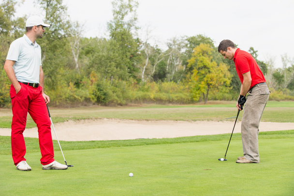 Golfeurs sur putting green
 - Photo, image