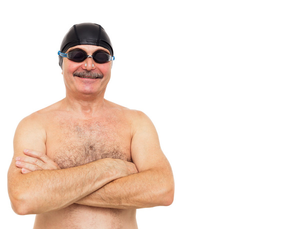 L'uomo anziano si prepara a nuotare. Sulla sua testa indossa uno speciale
  - Foto, immagini
