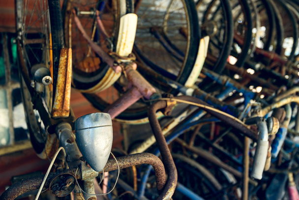 Bicicletas oxidadas viejas
 - Foto, imagen