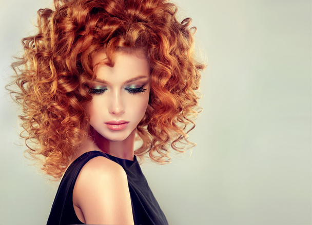 redhead woman  with  curly hair - Zdjęcie, obraz