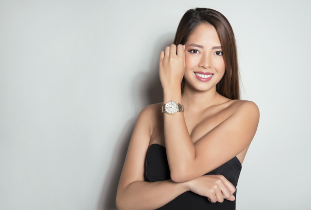 beautiful young asian woman posing with wrist watch - Zdjęcie, obraz