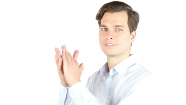 Retrato de un feliz hombre de negocios aplaudiendo con las manos aisladas sobre un fondo blanco
 - Imágenes, Vídeo