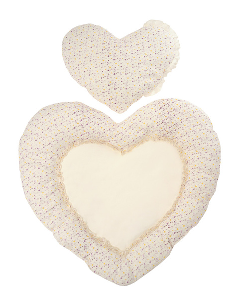 Cuscino cuore beige su bianco
 - Foto, immagini