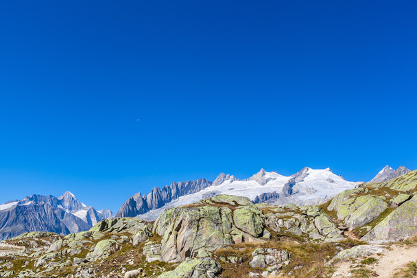 Vista panorámica de los Alpes suizos
 - Foto, Imagen