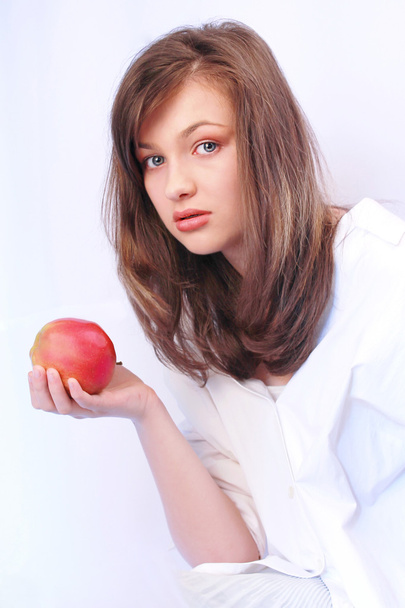 Young girl with an apple - Φωτογραφία, εικόνα