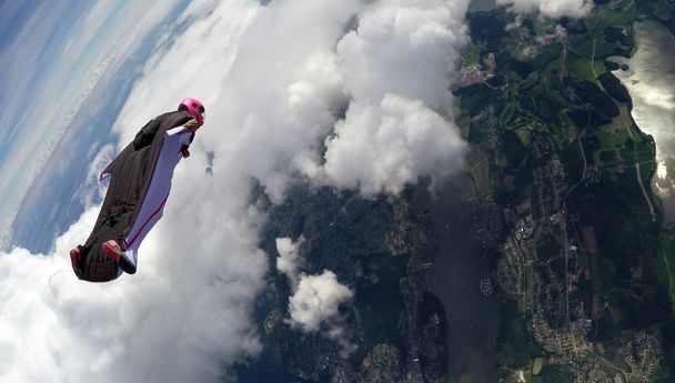 Skydiving na Noruega
 - Foto, Imagem