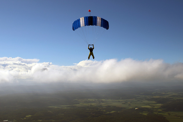 Skydiving na Noruega
 - Foto, Imagem