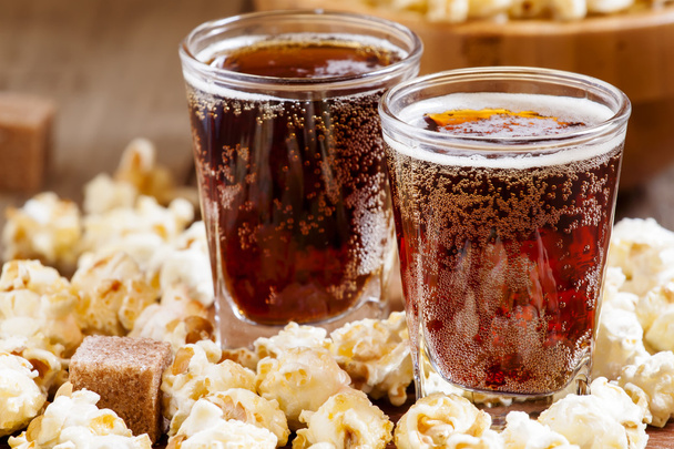 Caramel popcorn and cola in a glasses - Фото, зображення
