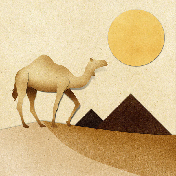 velbloud a pyramida na poušti recyklovaný papír řemesla - Fotografie, Obrázek