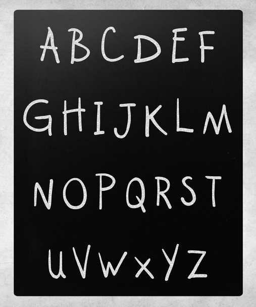 kompletny alfabet angielski ręcznie z białą kredą na tablicy - Zdjęcie, obraz