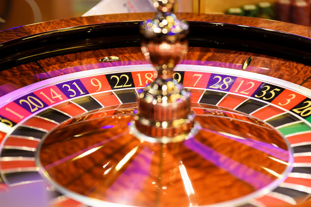 Közelkép a rulett szerencsejáték házában, szelektív összpontosít - Fotó, kép