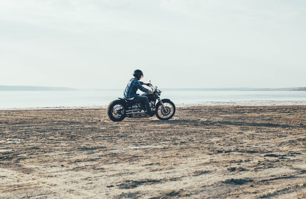 man riding motorcycle - Foto, imagen