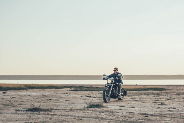 man riding motorcycle - Foto, Imagen