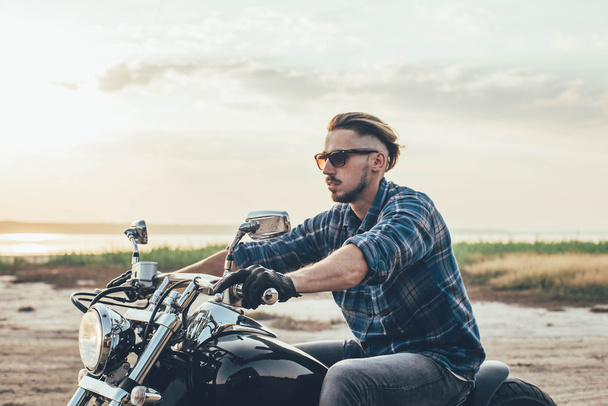man riding motorcycle - Foto, imagen