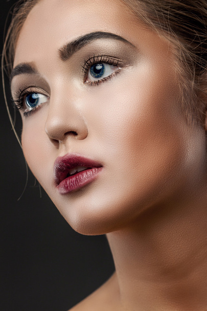 Beautiful Face of Young Woman with Clean Fresh Skin close up iso - Valokuva, kuva