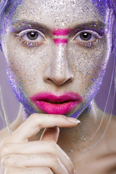 Szoros portréja egy gyönyörű lány, kreatív make-up. Beau - Fotó, kép