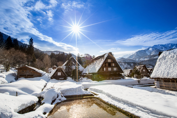 a aldeia de herança na estação de inverno
 - Foto, Imagem