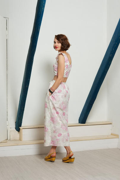 Pretty fashion model in top and skirt with flowers posing - Φωτογραφία, εικόνα