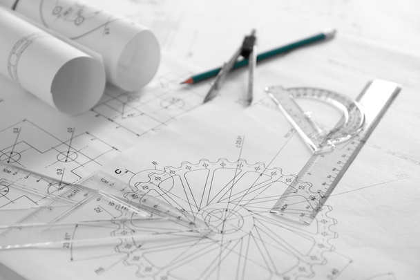 Комплект инженерных чертежей с инструментами
 - Фото, изображение