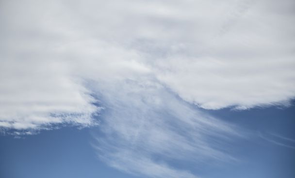 Pilvinen taivas tausta - Valokuva, kuva