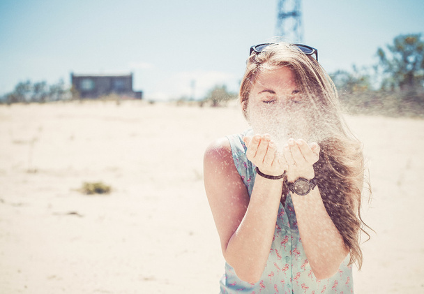 Girl blowing sand - Zdjęcie, obraz