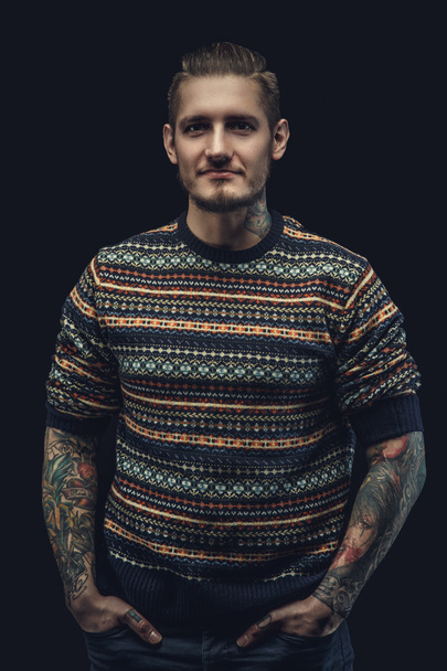 Muž v barevný svetr - Fotografie, Obrázek