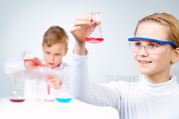 jonge chemicus - Foto, afbeelding