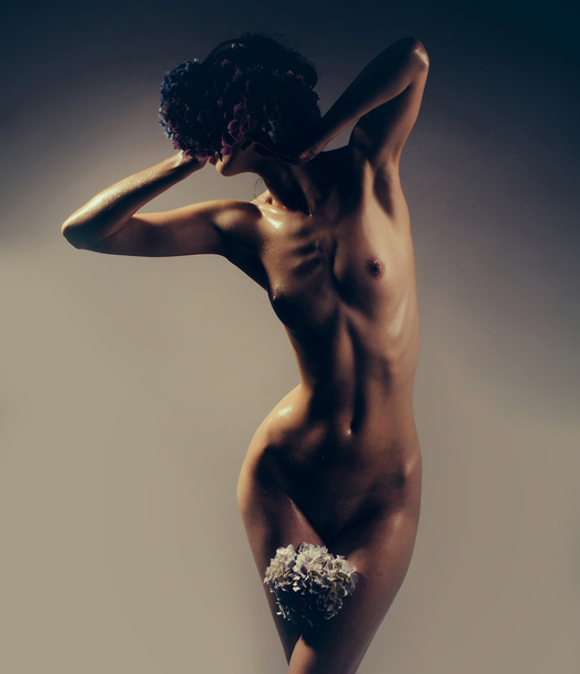 sexy naked woman with hydrangea flowers - Fotografie, Obrázek