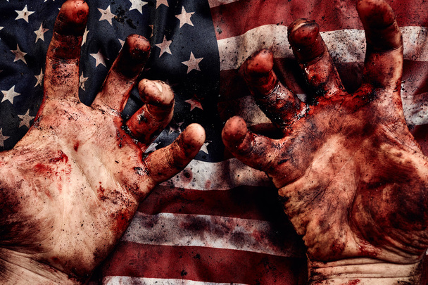 руки на американському прапорі
 - Фото, зображення