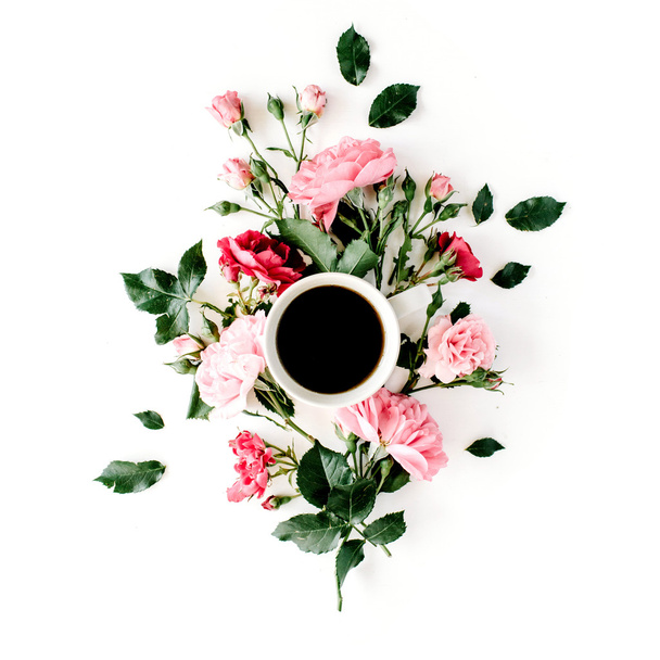 Tasse Kaffee mit rosa Rosen - Foto, Bild