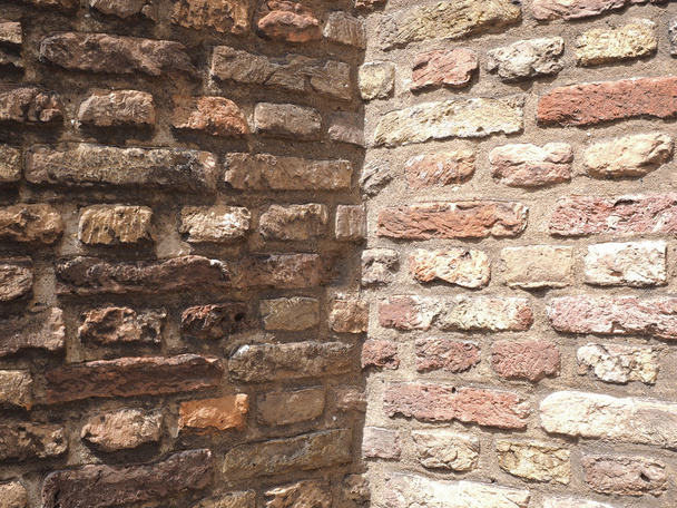 Γωνία τείχος μεσαιωνική τούβλο τραχύ  - Φωτογραφία, εικόνα