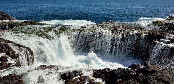 Водоспад у природні басейни, узбережжі Гран-Канарії, Канарські острови - Фото, зображення
