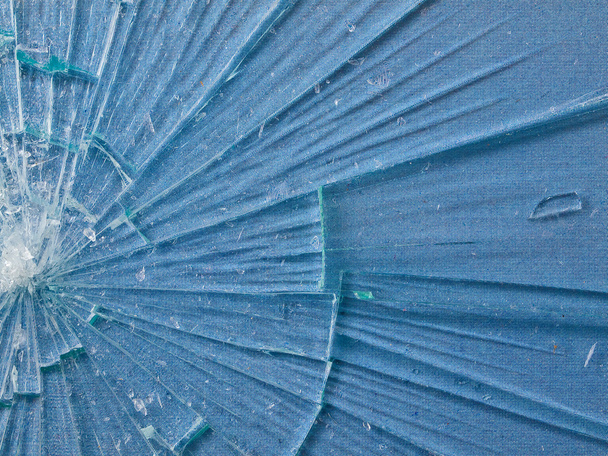 gebarsten glas macro met een hemelsblauw patroon achtergrond - Foto, afbeelding
