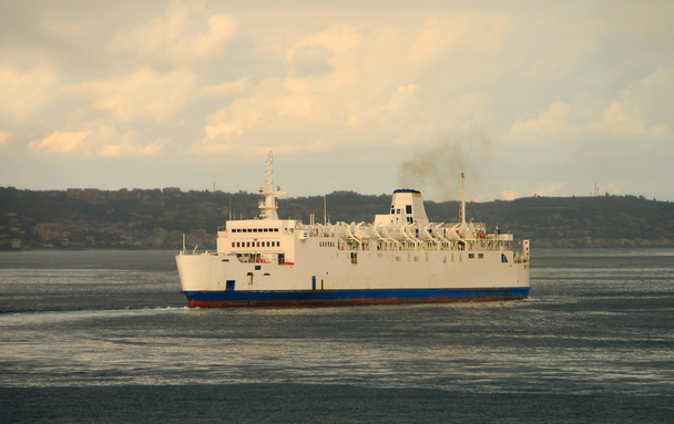 Barco de ferry
 - Foto, Imagen