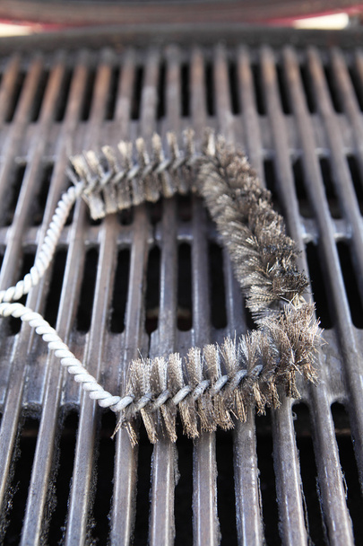 acél kefével tiszta grill - Fotó, kép