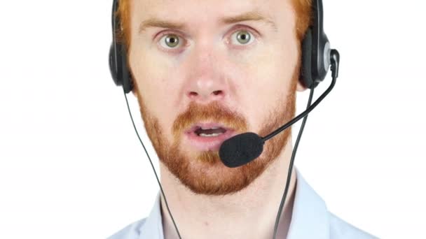 Pessoa de serviço ao cliente falando sobre fone de ouvido
 - Filmagem, Vídeo