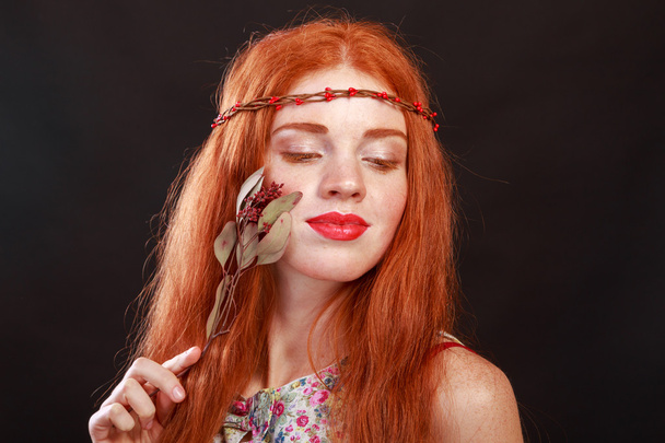 Красивая рыжая девушка
 - Фото, изображение