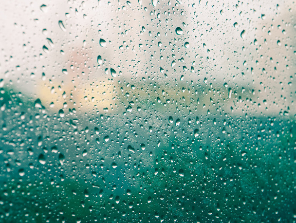 Sadepisarat lasilla (sadepisarat, hämärä, sade
) - Valokuva, kuva