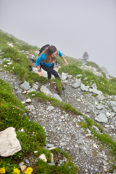Woman walking on a trail - Fotoğraf, Görsel