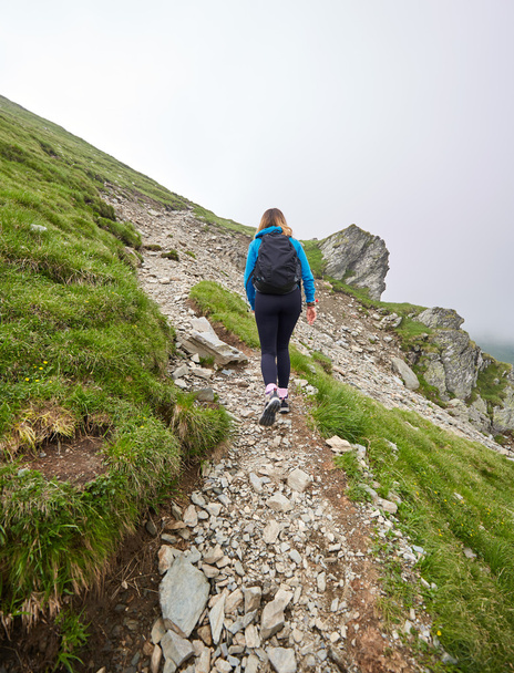 Woman walking on a trail - Fotoğraf, Görsel