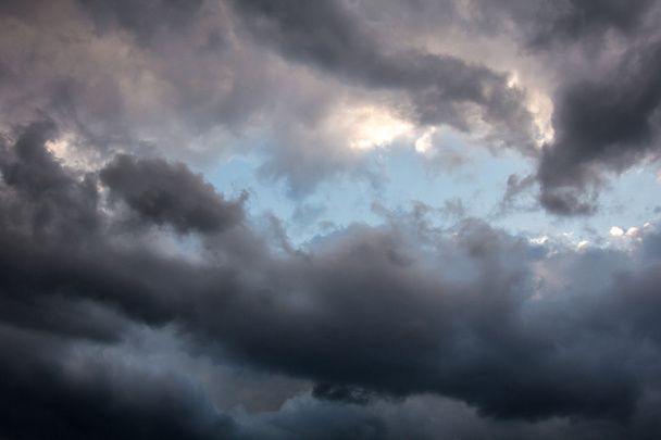 Mooie storm hemel met donkere wolken, Apocalyps  - Foto, afbeelding
