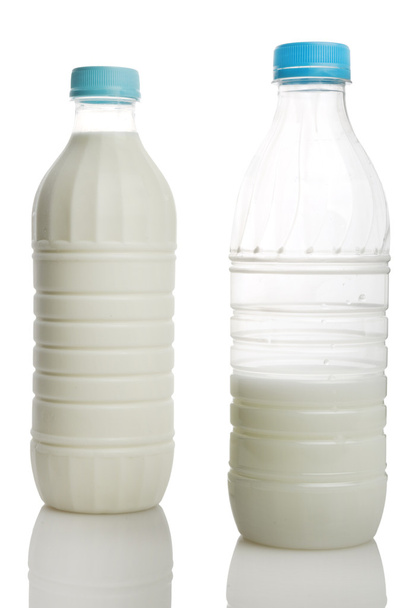 milk and a milk bottle  - Фото, зображення