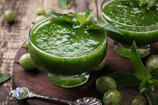 Healthy green fresh fruit and vegetable juice smoothie breackfast - Foto, imagen